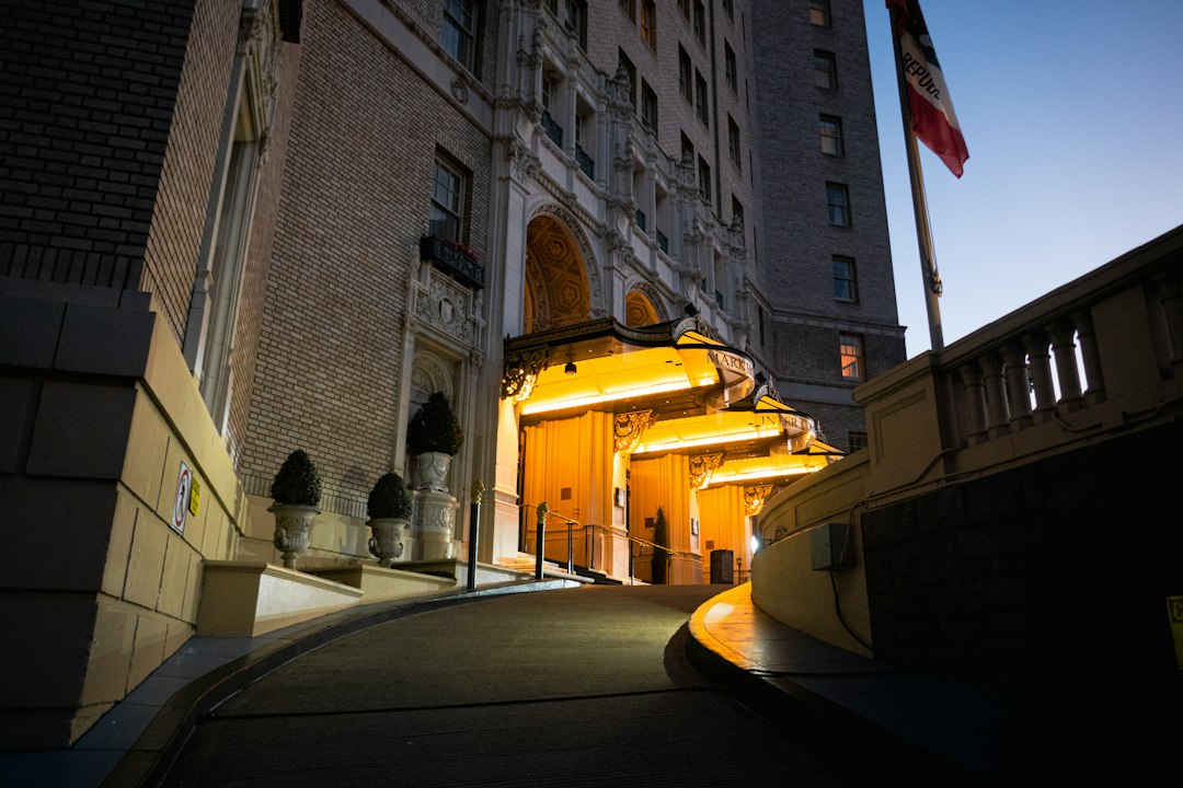 grand entrance of The Broadmoor hotel colorado springs