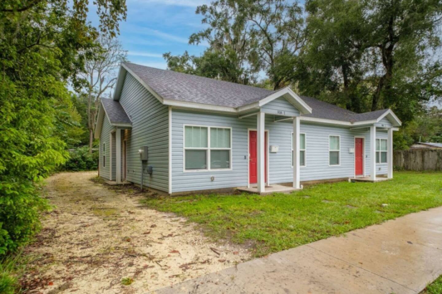 Walk to UF Stadium, No Cleanup, Cozy Townhome