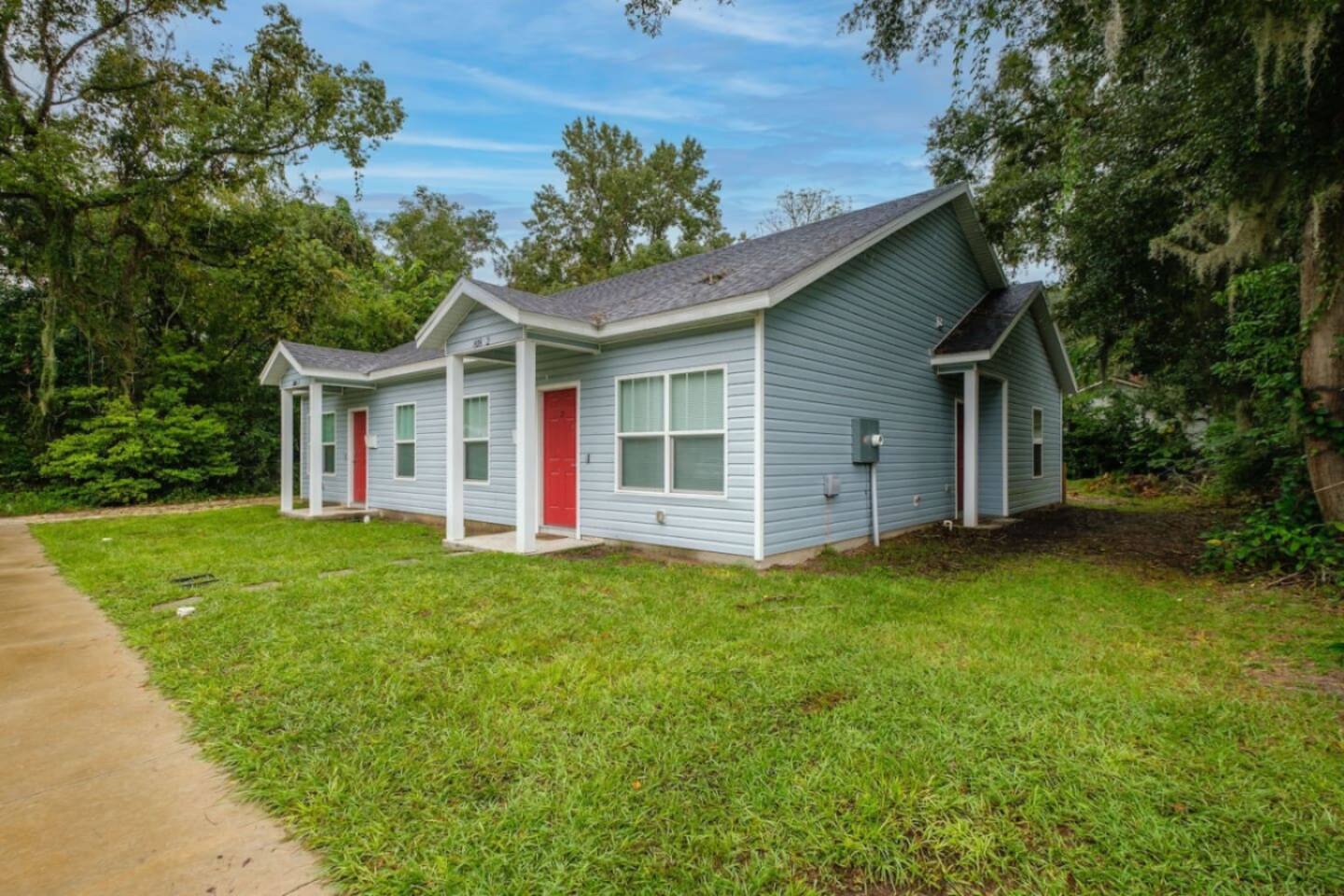 Walk to UF Stadium, No Cleanup, Cozy Townhome