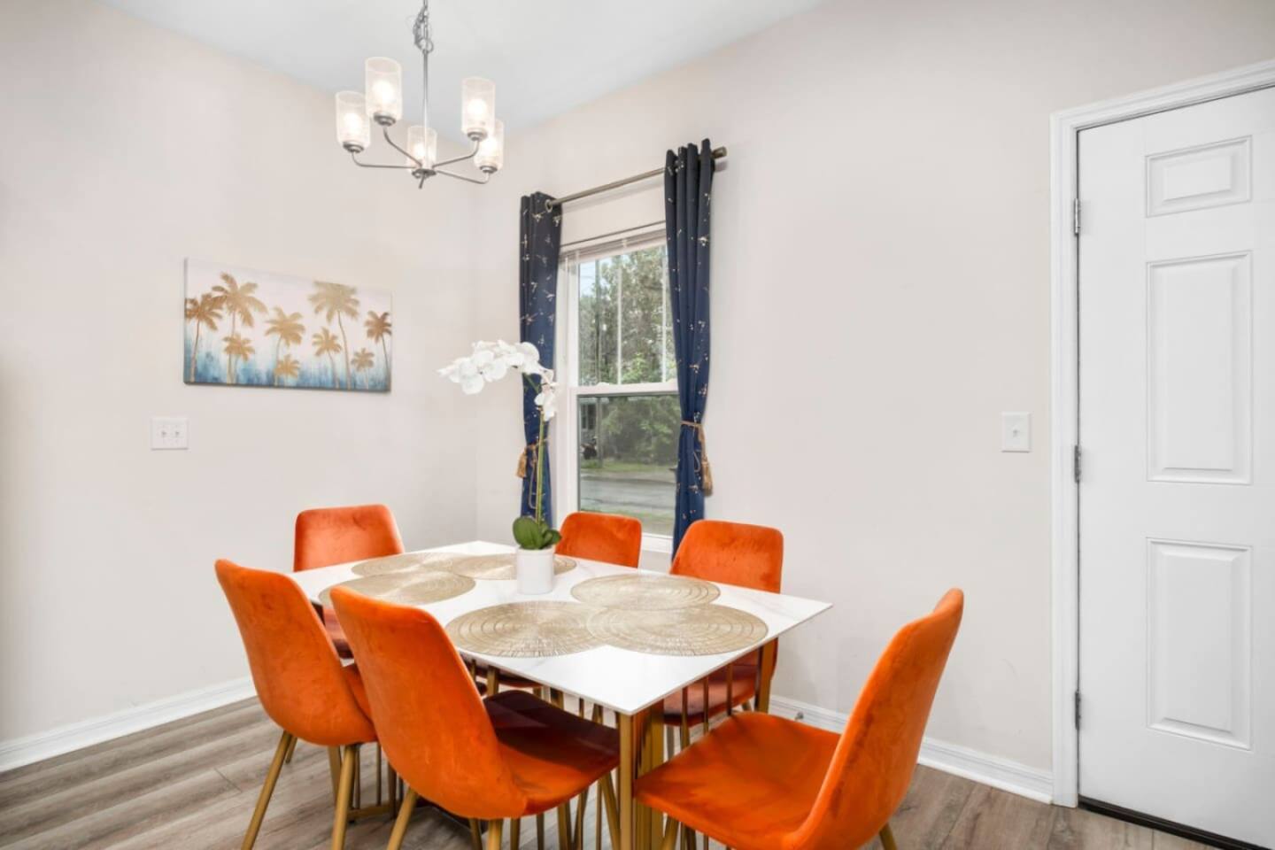 Walk to UF Stadium, No Cleanup, Cozy Townhome