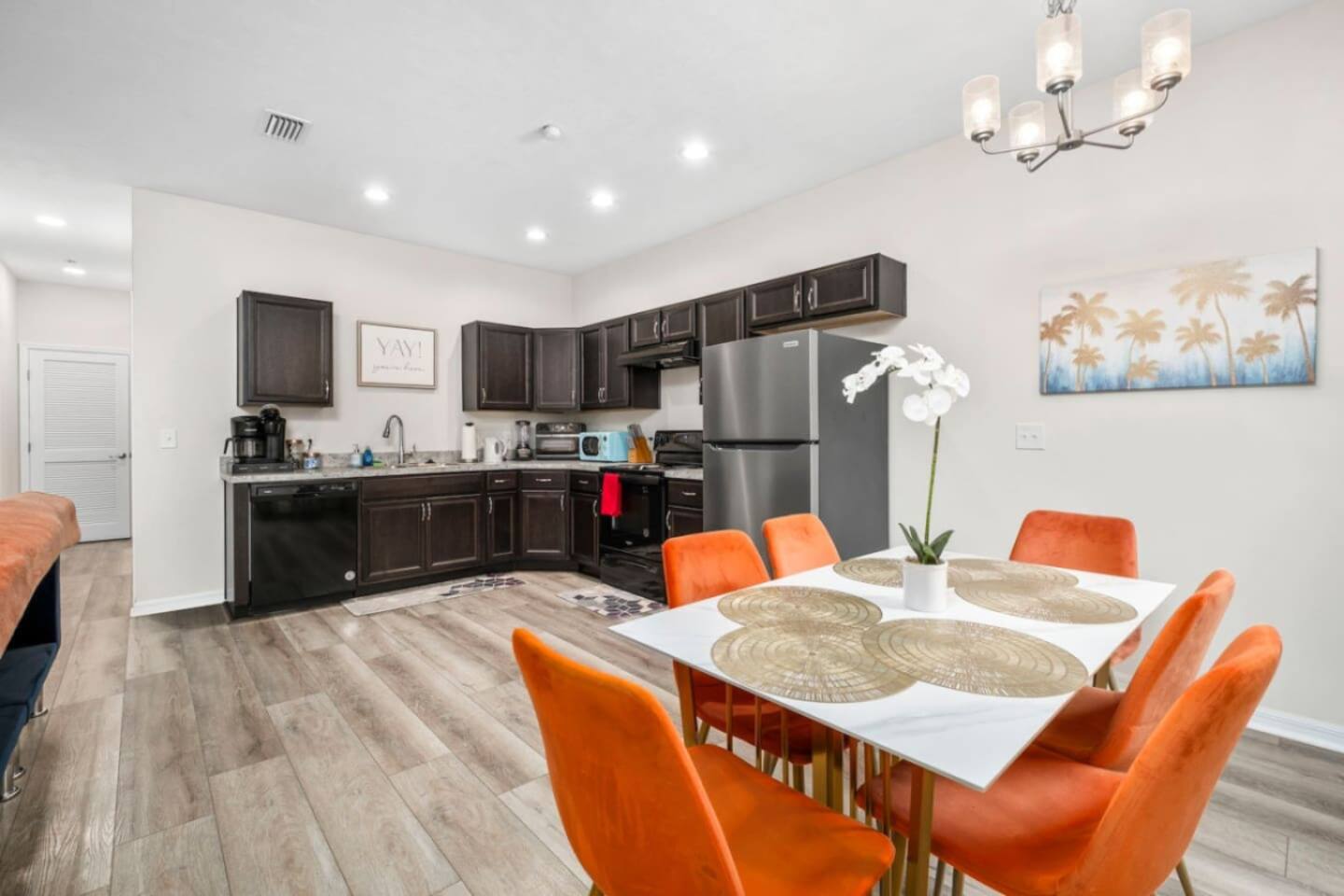 Walk to UF Stadium, No Cleanup, Cozy Townhome