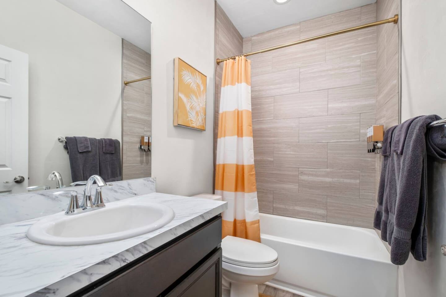 Walk to University, Pet Friendly, Cozy Townhome