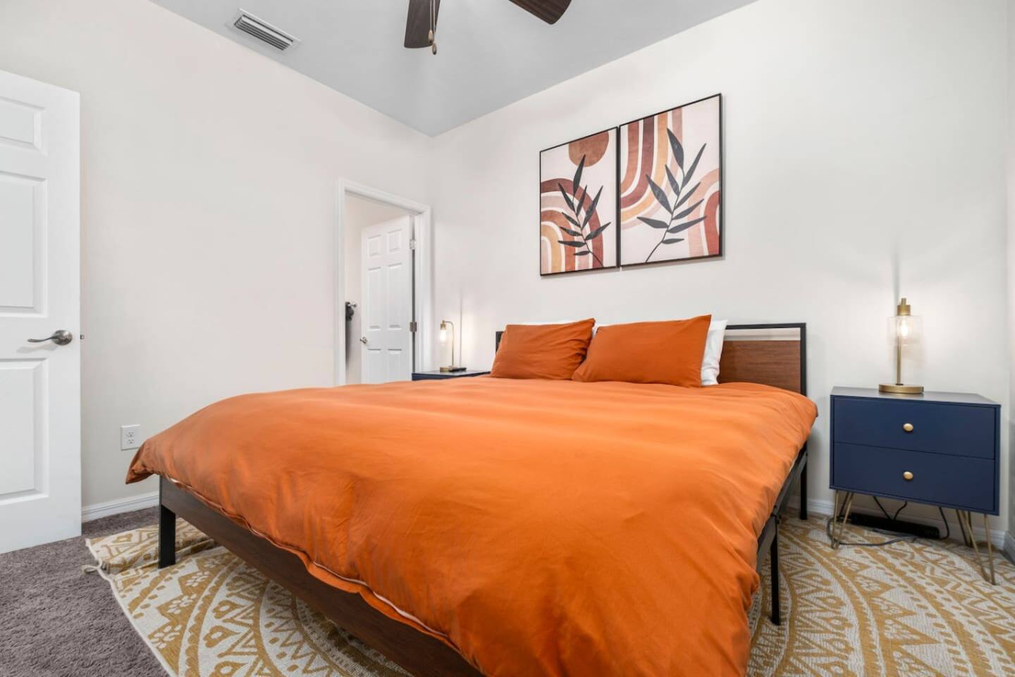 Walk to University, Pet Friendly, Cozy Townhome
