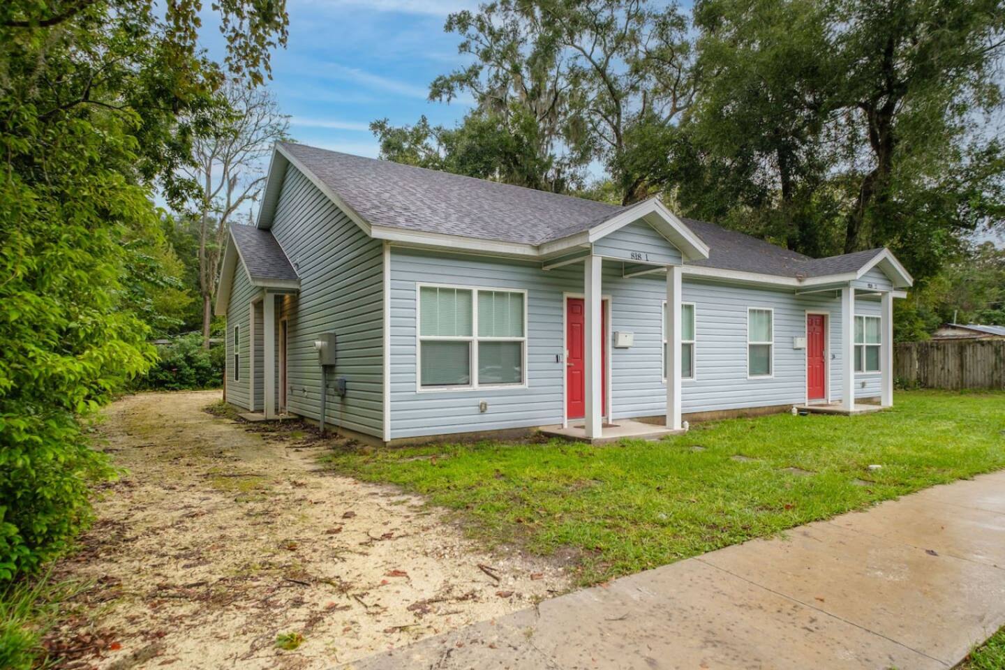 Walk to University, Pet Friendly, Cozy Townhome