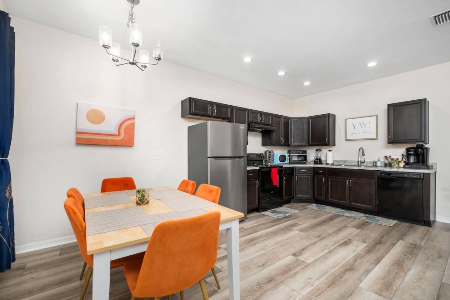 Walk to University, Pet Friendly, Cozy Townhome