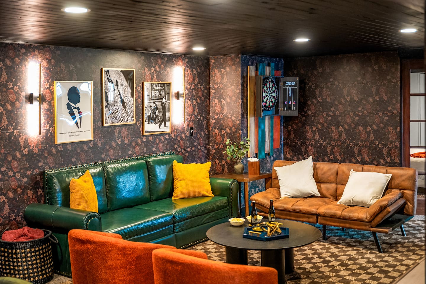 Epic Family Home: Mini-Golf, Sauna, Hot Tub, Games